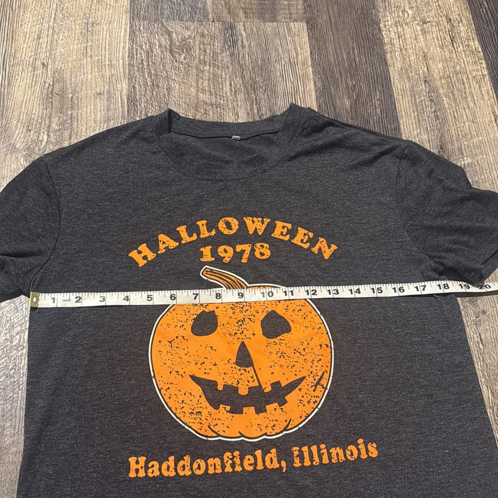 Halloween 1978 Haddonfield IL T-shirt Women’s Size Small Gray Shirt Pumpkin - Picture 6 of 10
